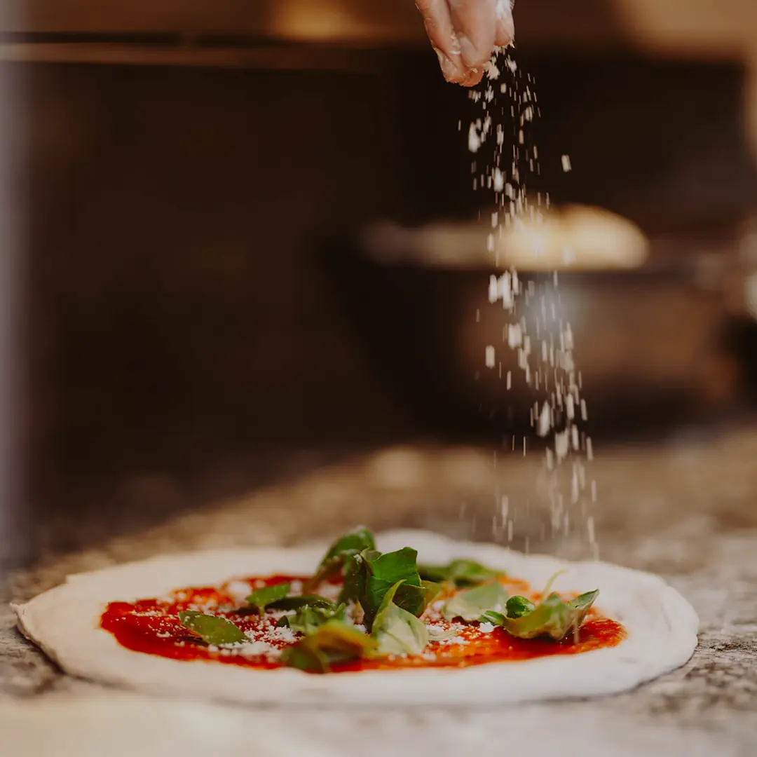 La preparazione della pizza, ingredienti a filiera corta